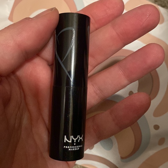 🆕NYX- Shout Loud Satin Lipstick: Exclusive - Picture 4 of 5